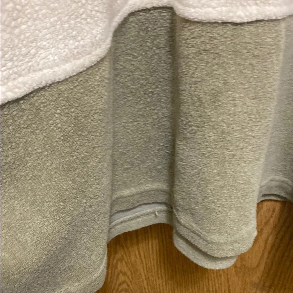 Men’s Mac Sport Cream and Green Zip Up Sweater with Relaxed Fit 4 X